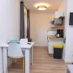 Infinity Apartmenthaus Am Park 公寓 *